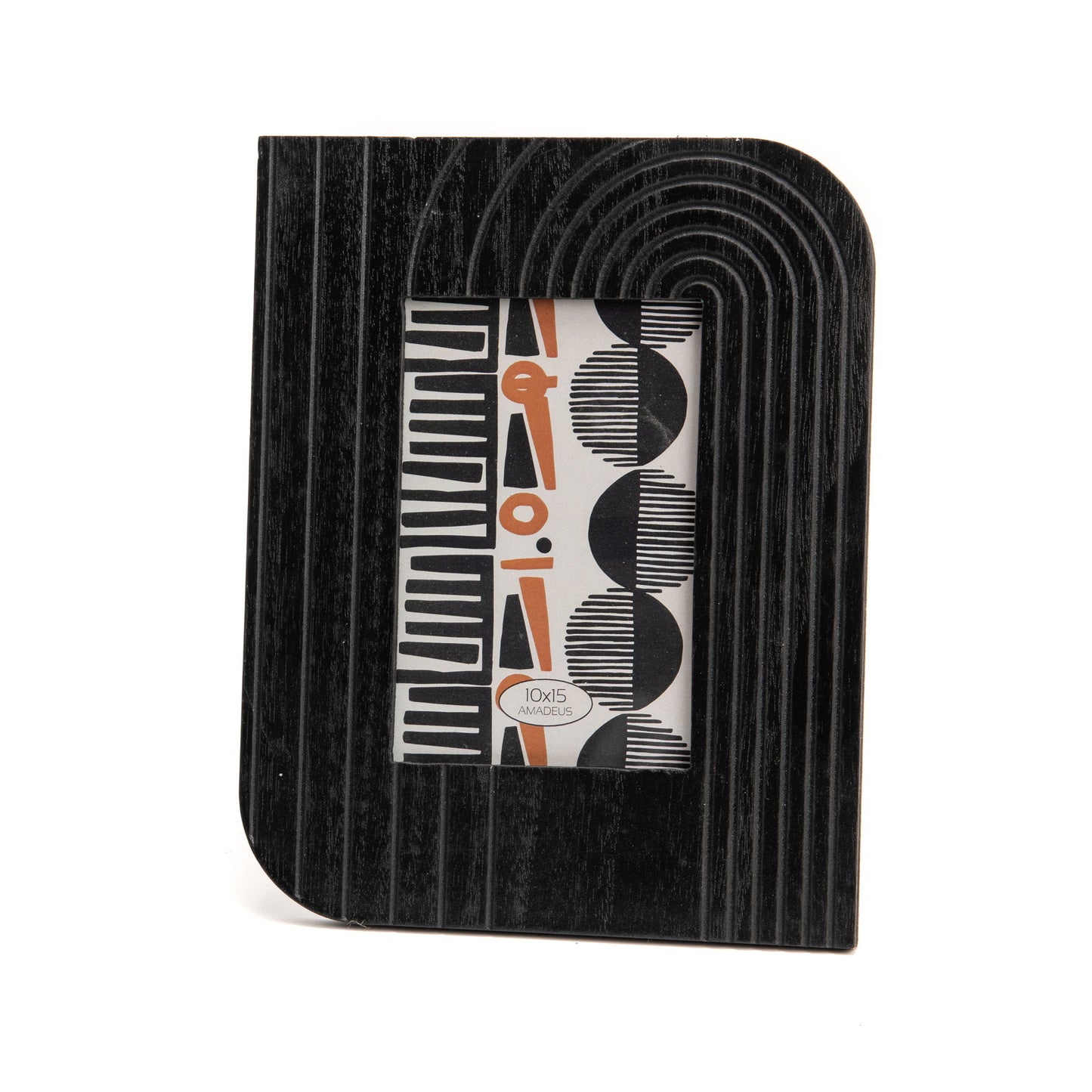 Cadre photo rectangulaire en bois noir texturé Pablo avec motifs gravés et coins arrondis, contenant une illustration graphique.