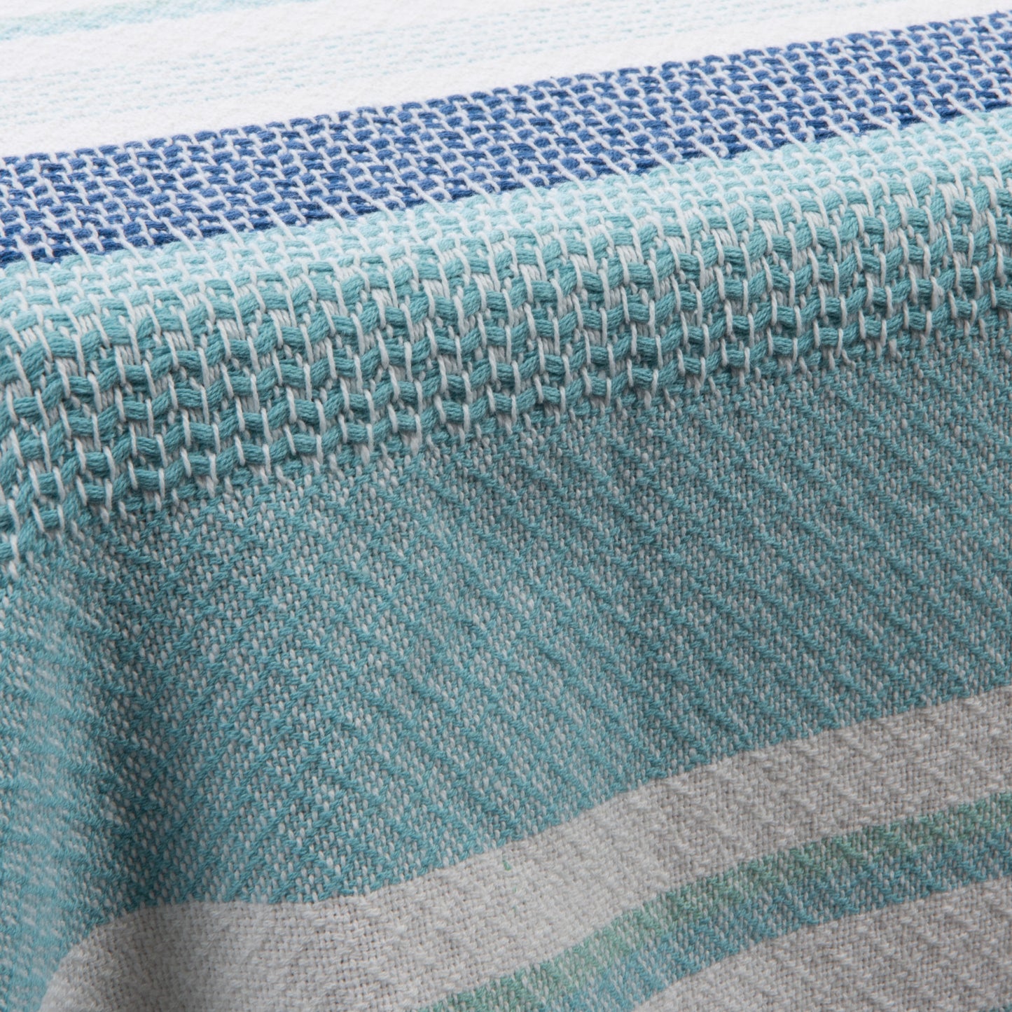 Nappe en coton blanc à rayures bleues