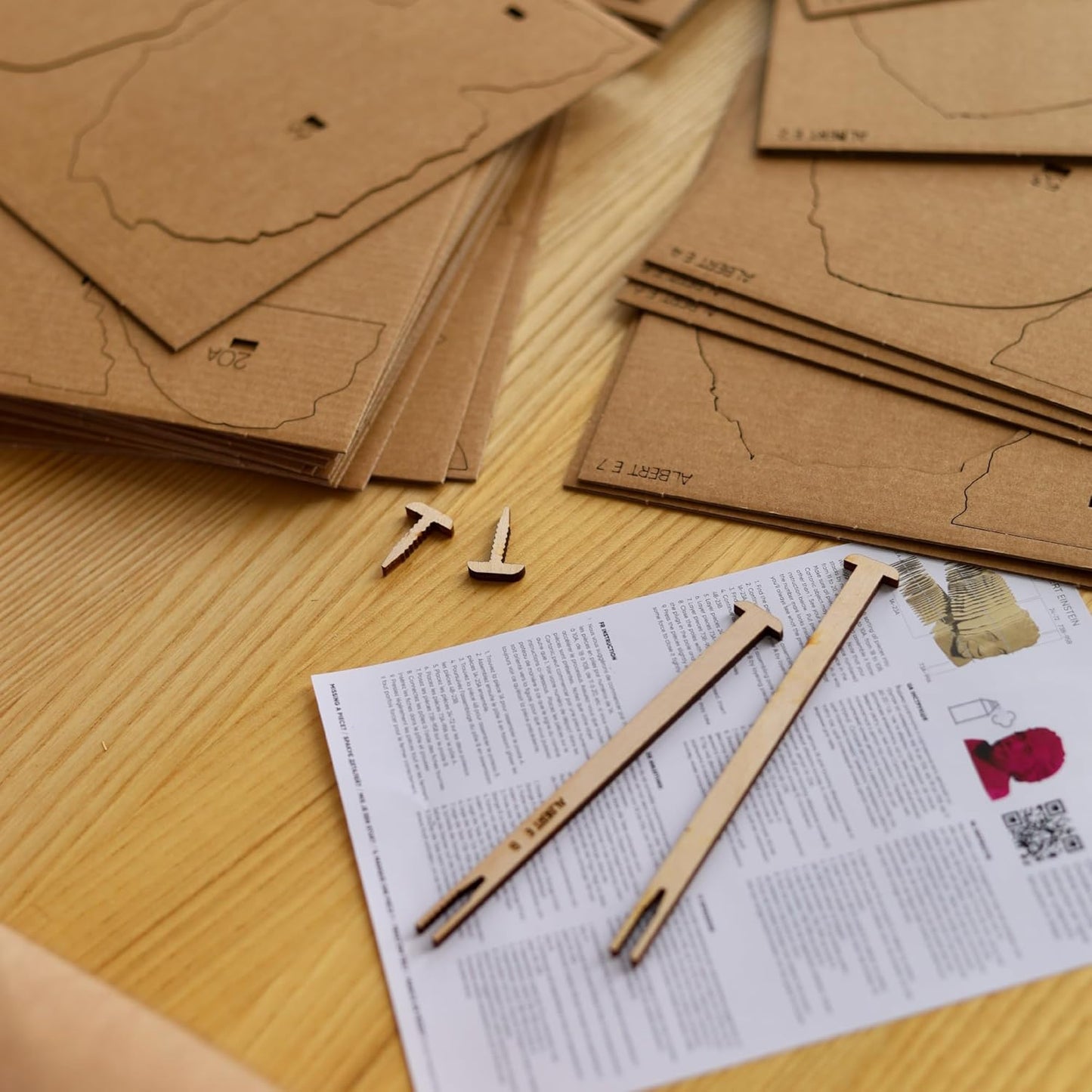 Gros plan sur les pièces prédécoupées du puzzle