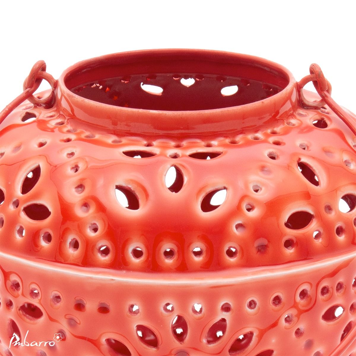 Détail motifs ajourés lanterne métal recyclable Imbarro Mystic Punch rouge – travail artisanal qualité