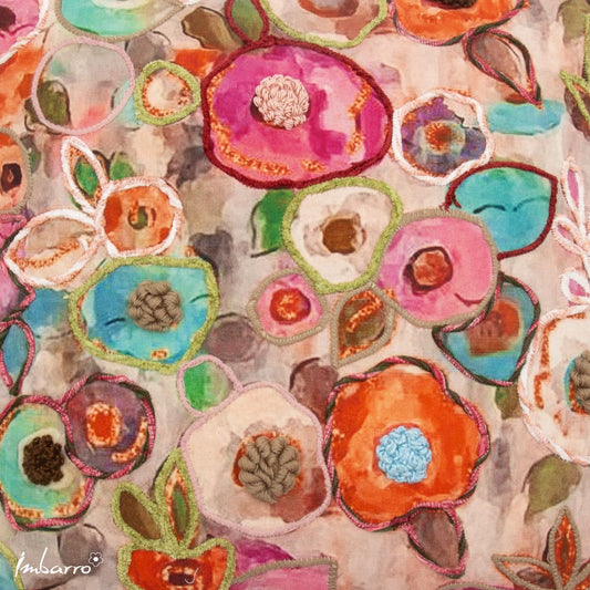Détail broderie artisanale main fleurs éclatantes coussin Neri Imbarro – style vintage coton
