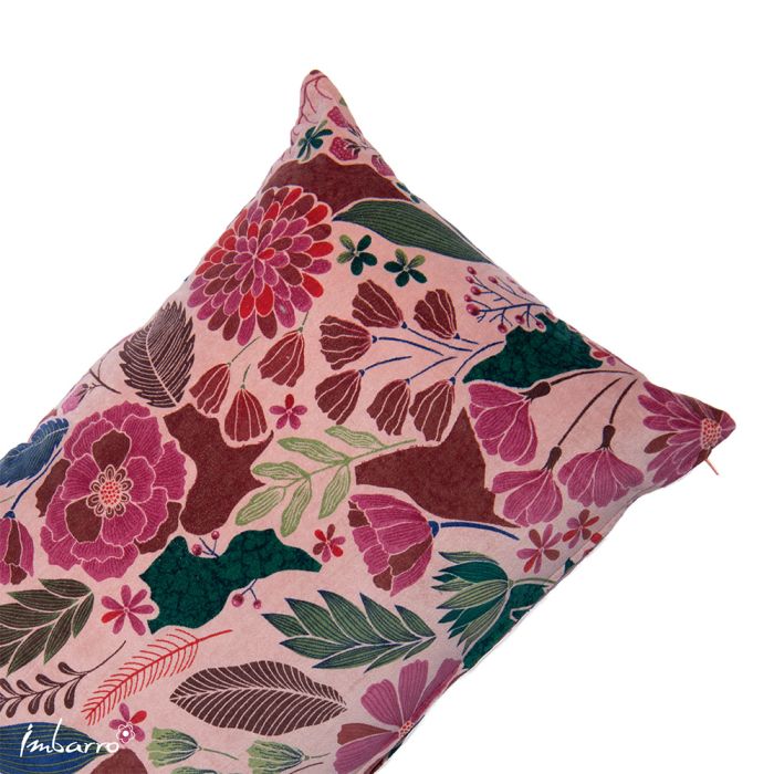 Détail velours motifs floraux multicolores coussin Maye Pink Imbarro