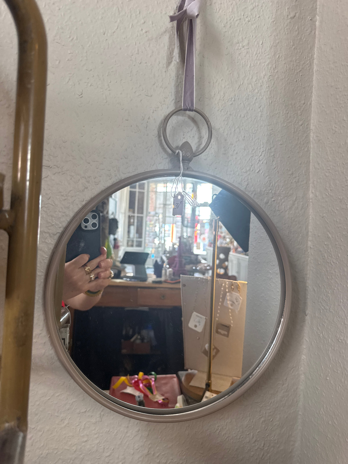 Miroir, rond, avec un ruban beige foncé en métal,EMDE