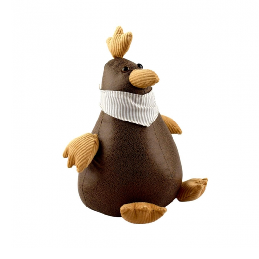 Cale-porte coq Esteban marron en imitation cuir avec ailes en velours côtelé et bandana rayé.