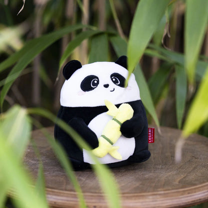 Peluche panda noir et blanc Legami Mini Super Soft dans son milieu naturel