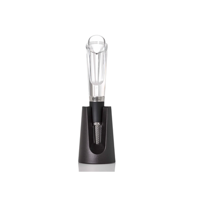 Verseur aérateur de vin rouge design AdHoc en acier inoxydable avec filtre et socle récupérateur de gouttes.
