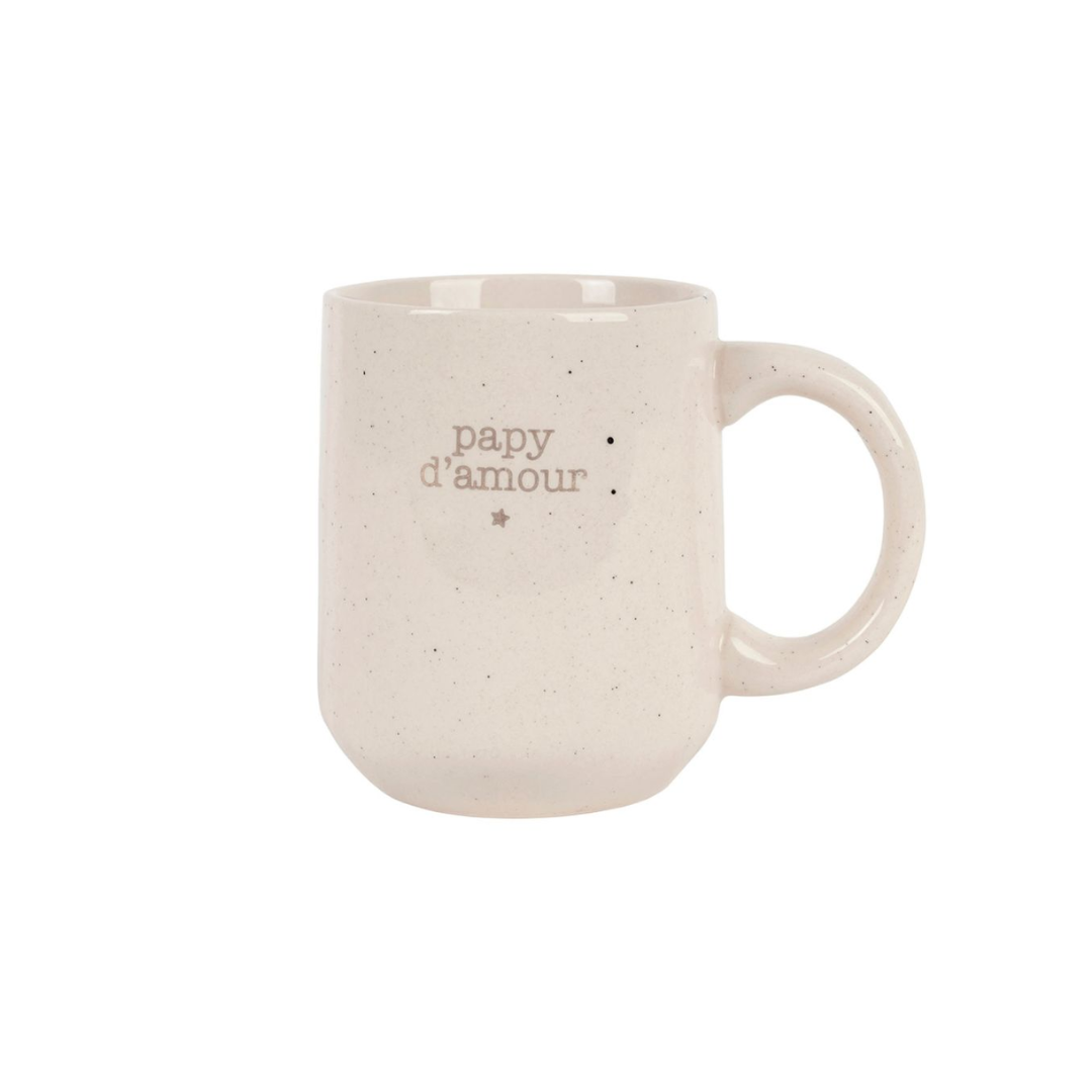 Mug en grès blanc moucheté avec l'inscription dorée papy d'amour et une petite étoile, marque SEMA Design