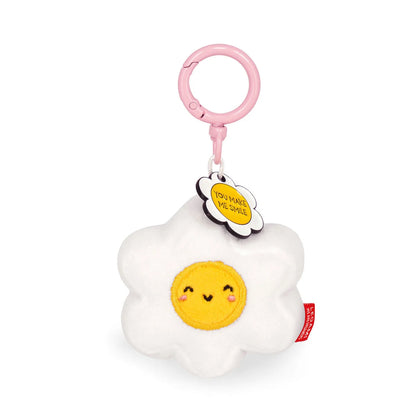 Porte-clés peluche marguerite blanche Daisy Legami Tiny Super Soft avec visage souriant et breloque jaune.
