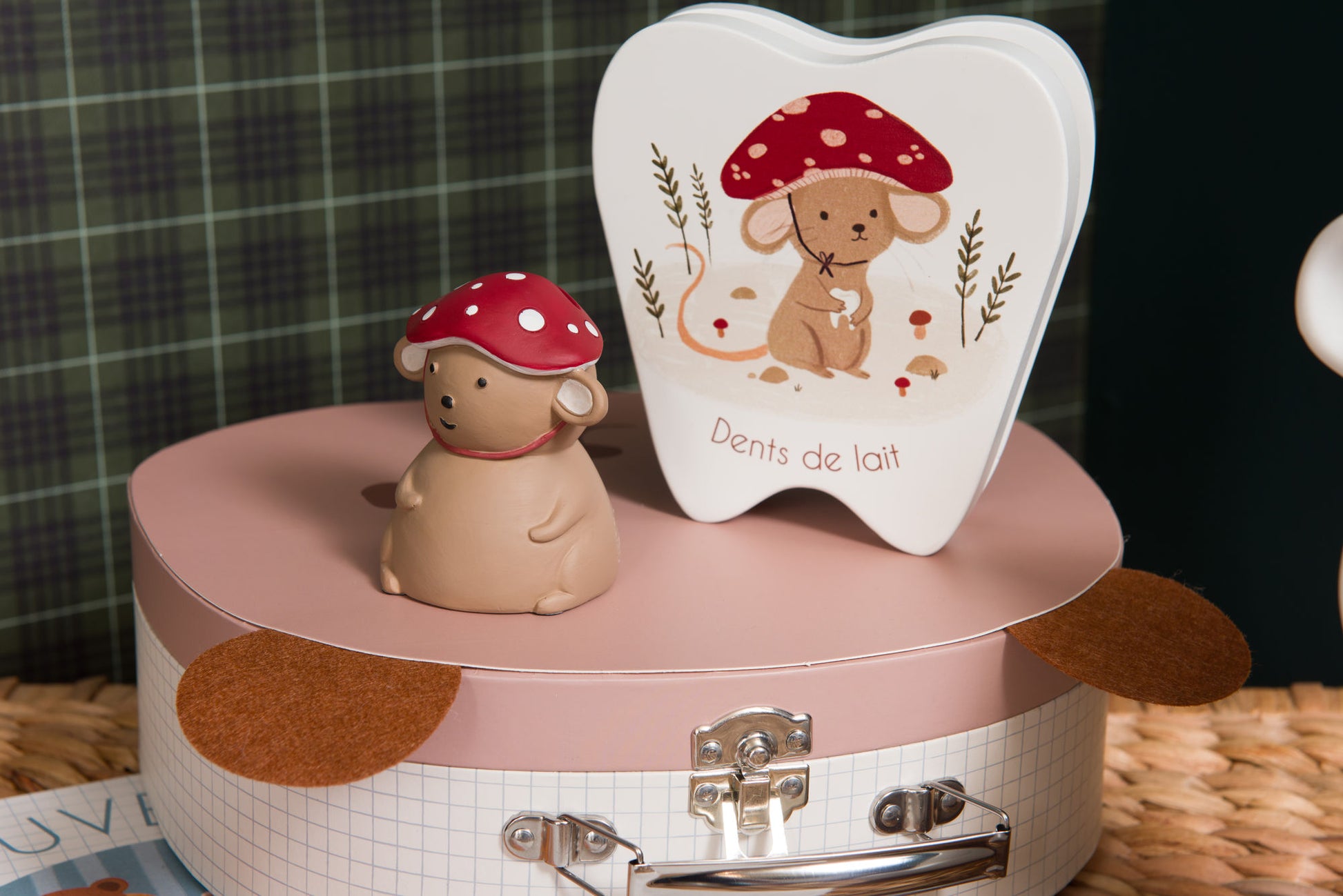 Boîte de rangement pour dents de lait en bois MDF en forme de dent avec illustration douce pour enfant, modèle Gaston.