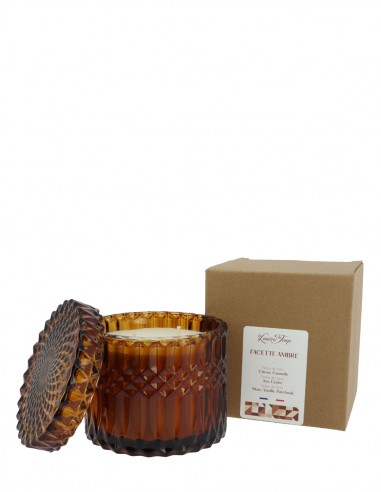 Bougie Facette Ambre 360g – Parfum Bois Mystique. Notes de citron, cannelle, cèdre, patchouli. Double mèche. Artisanat français.