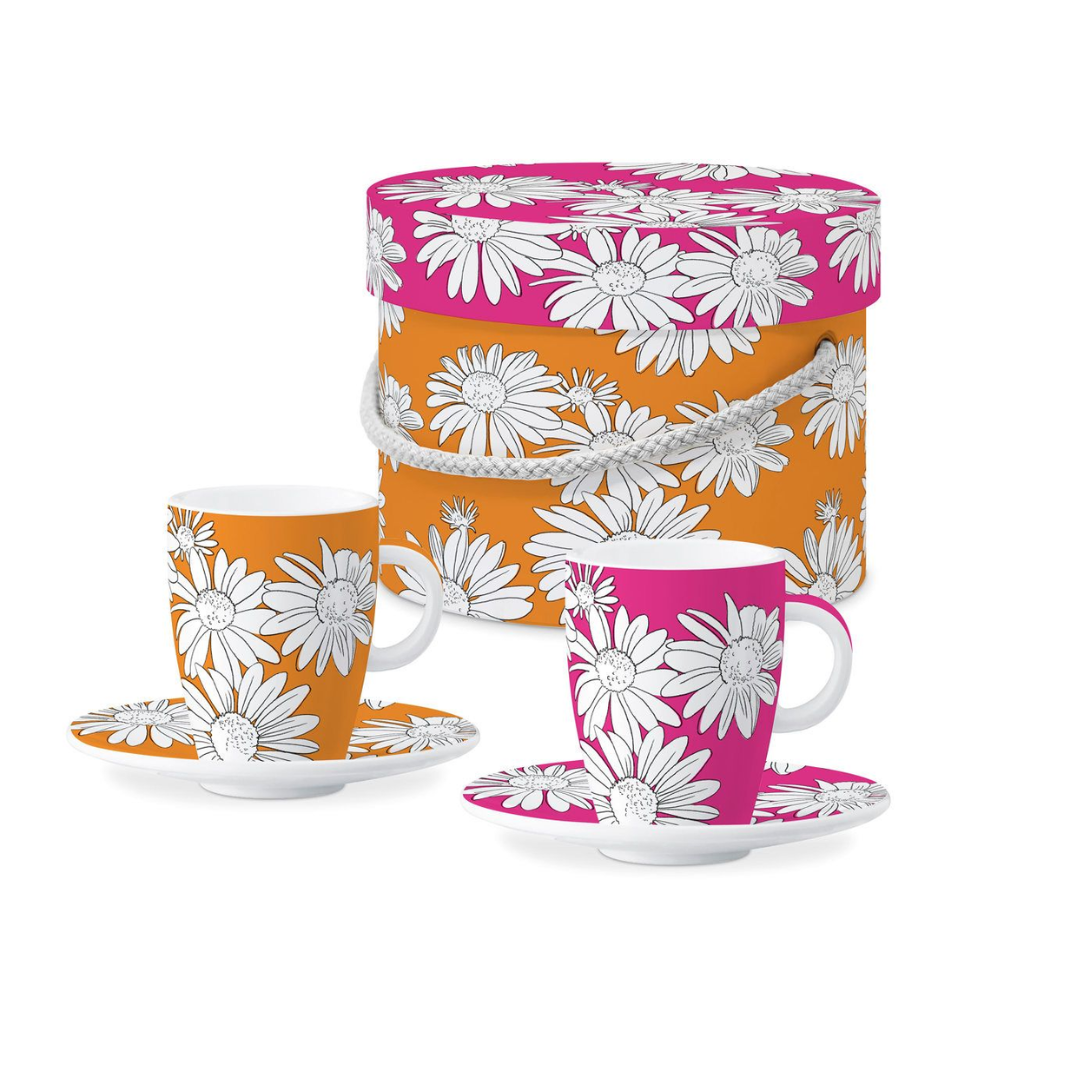 Coffret cadeau rond orange et rose contenant deux tasses à espresso en porcelaine avec motifs de fleurs blanches et soucoupes assorties.