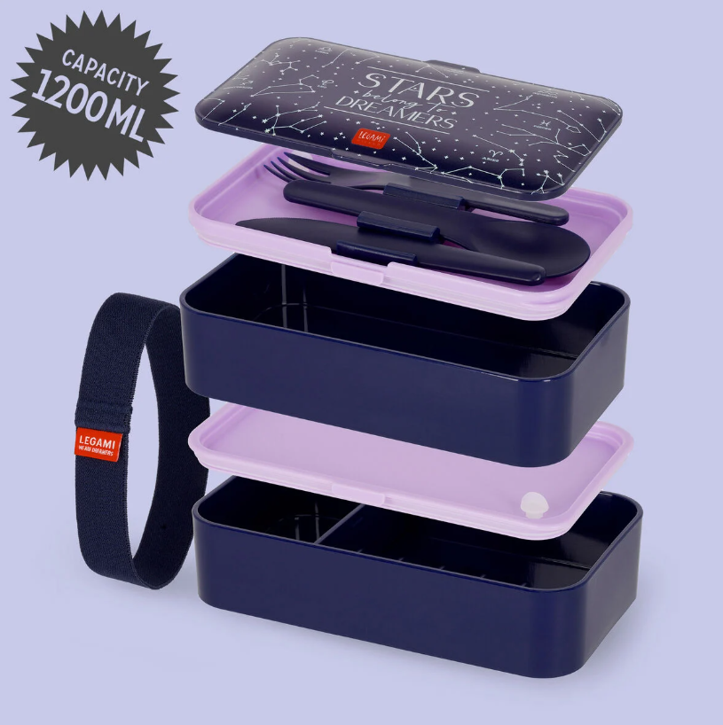 Boîte repas Constellations Legami utilisée pour un déjeuner sain et organisé.