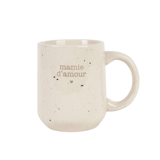 Mug en grès blanc moucheté avec l'inscription dorée mamie d'amour et un petit cœur, marque SEMA Design.