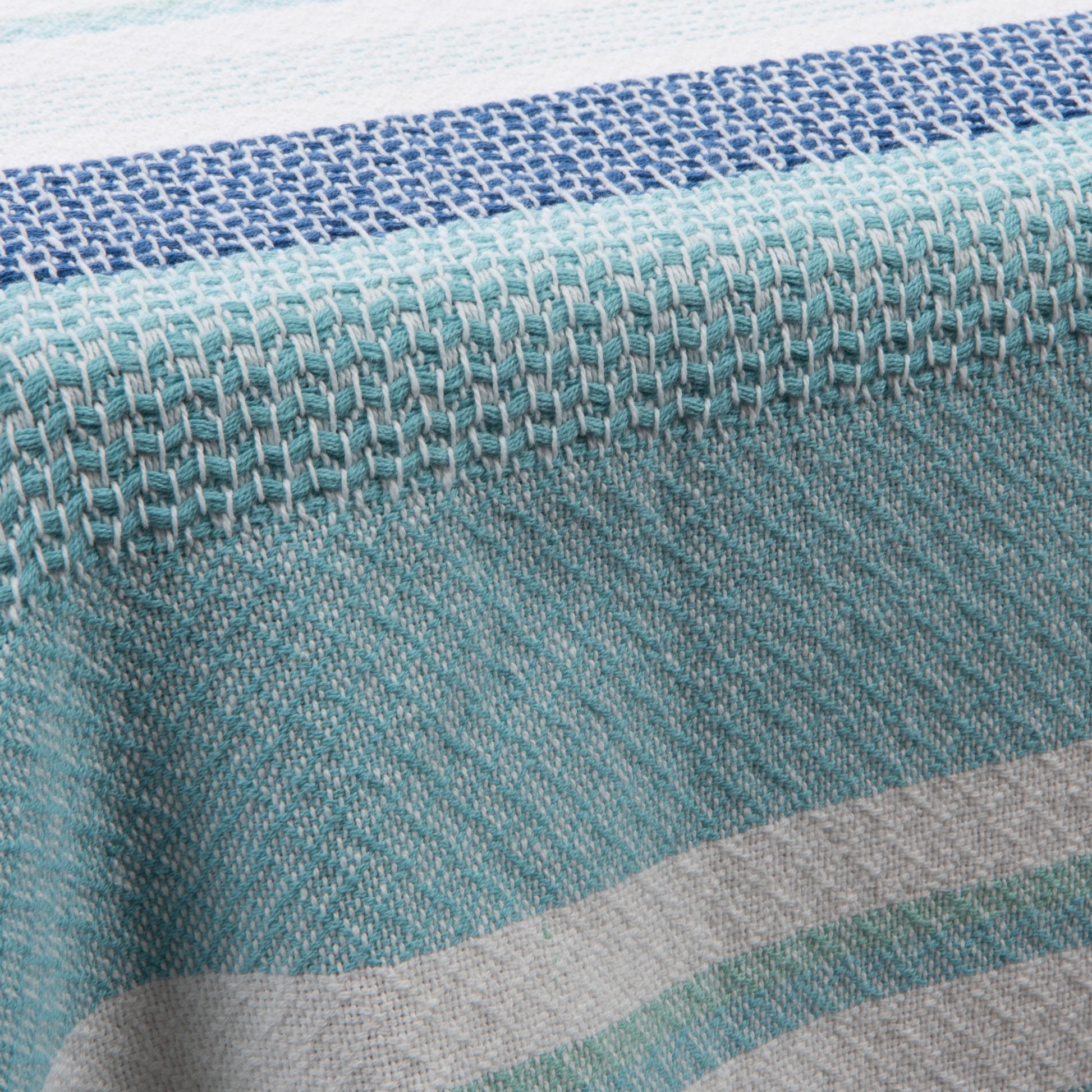 Nappe en coton blanc à rayures bleues 