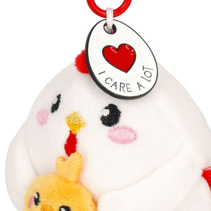 Détail breloque émaillée gravée "I Care a Lot" porte-clés peluche Legami – message émotion cadeau