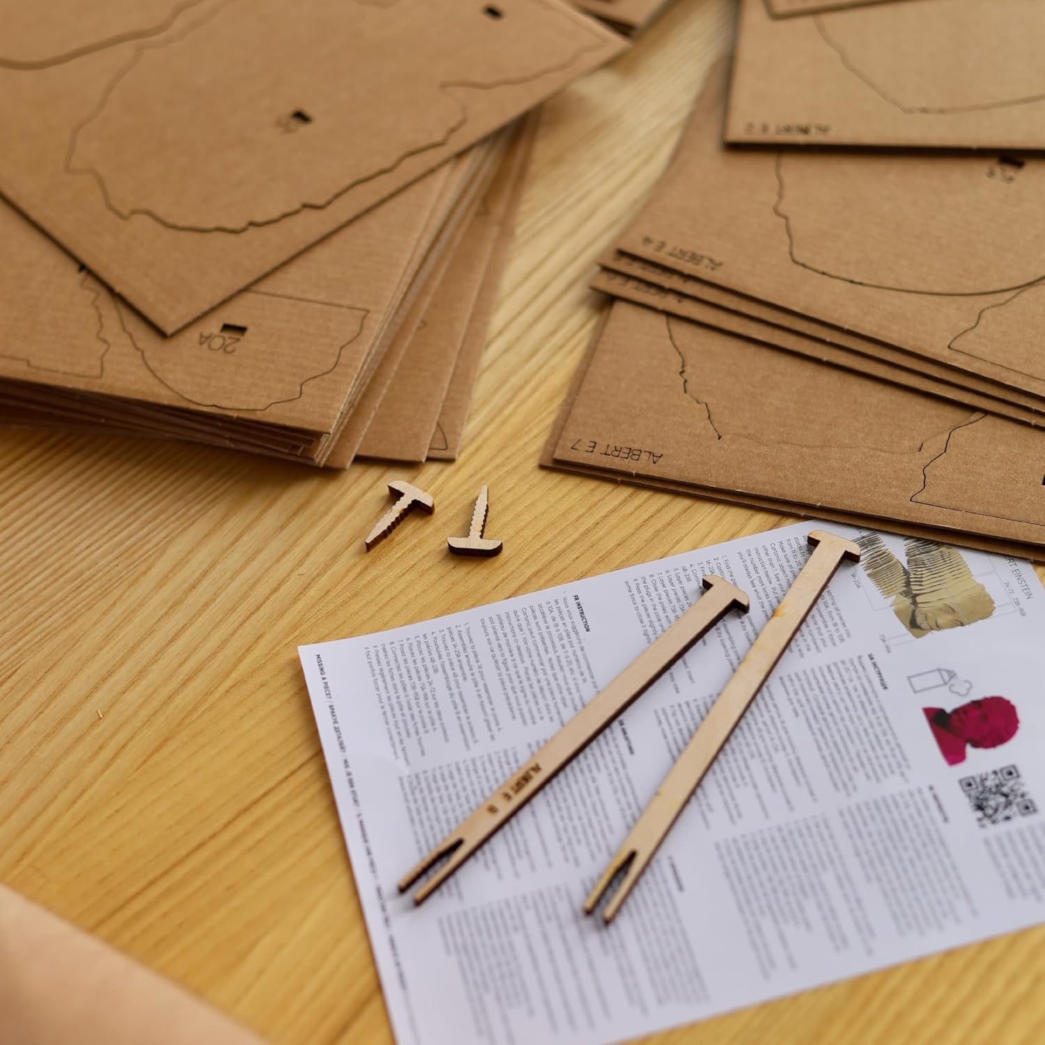 Gros plan sur les pièces prédécoupées du puzzle