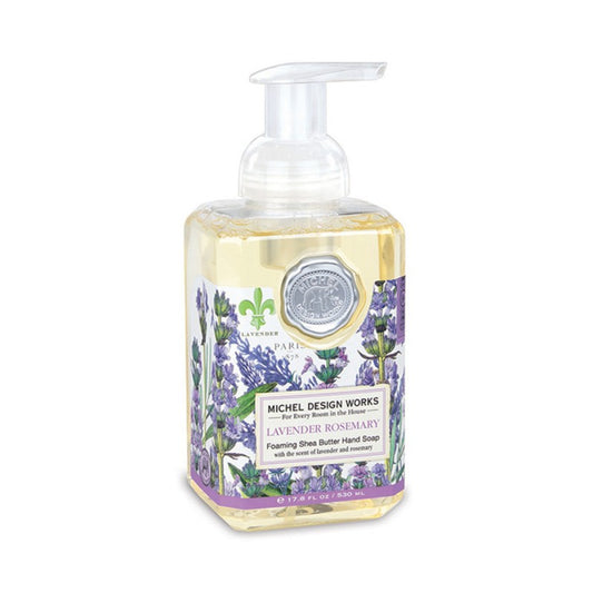 Flacon de savon moussant Lavender Rosemary Michel Design Works 530ml, décor illustré de brins de lavande et de romarin.
