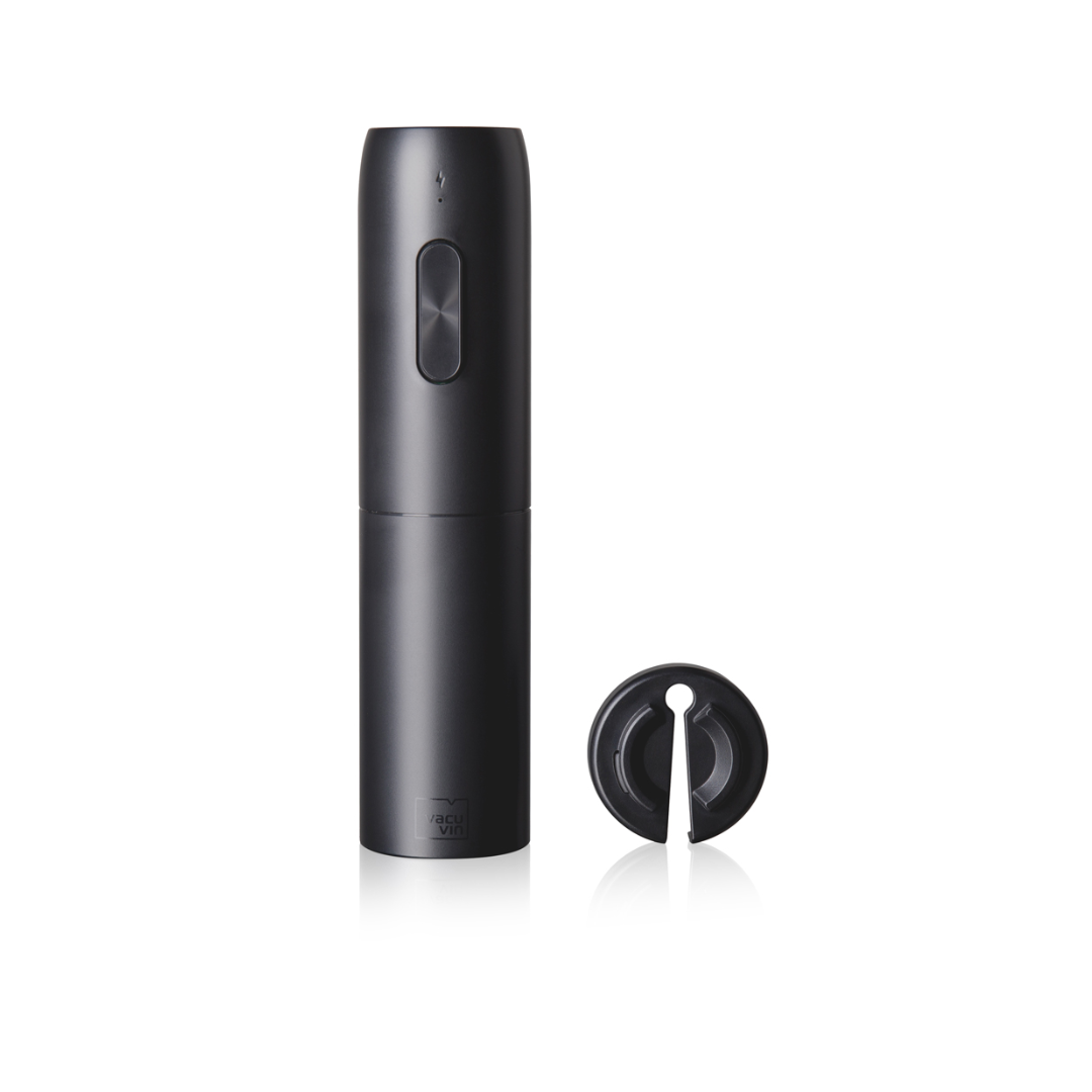 Tire-bouchon électrique noir Vacu Vin rechargeable USB avec son coupe-capsule sur fond blanc.