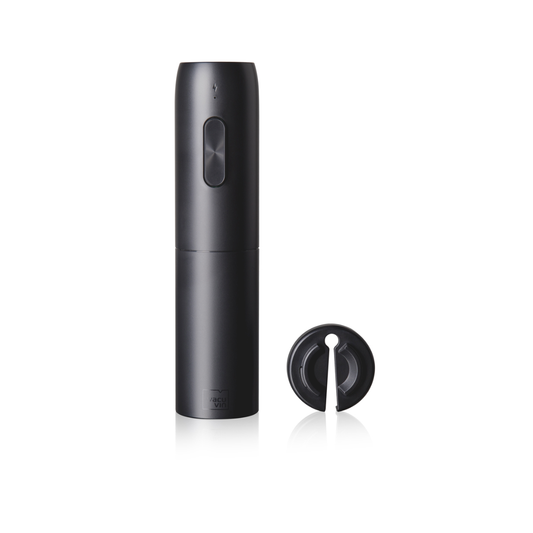 Tire-bouchon électrique noir Vacu Vin rechargeable USB avec son coupe-capsule sur fond blanc.